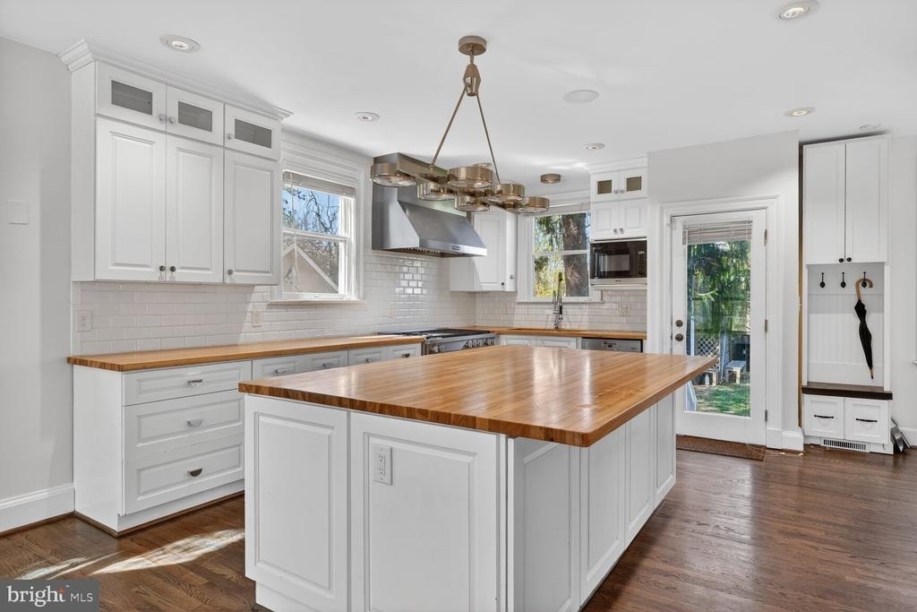 4701 Cumberland Avenue - Photo 2