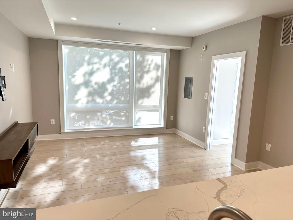 2900 12th Street Ne - Photo 3