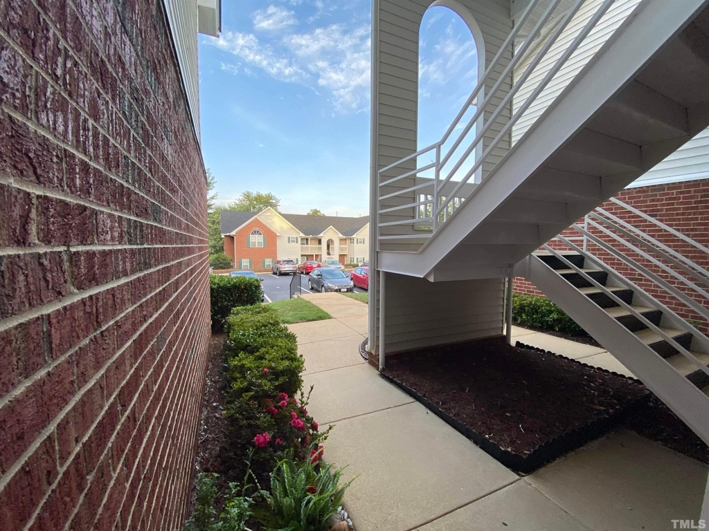 2413 Wellington Ridge Loop - Photo 2