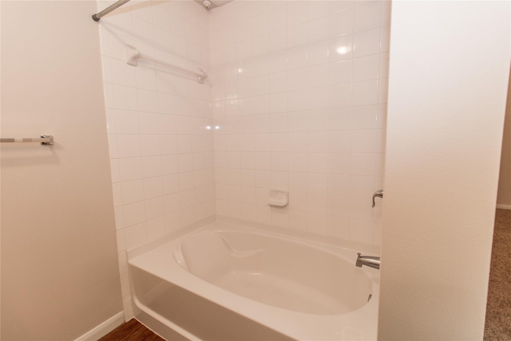 1401 E East 4th St - Photo 7