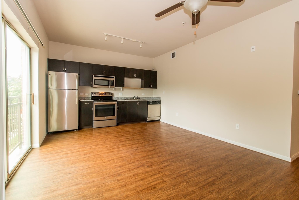 1401 E East 4th St - Photo 3