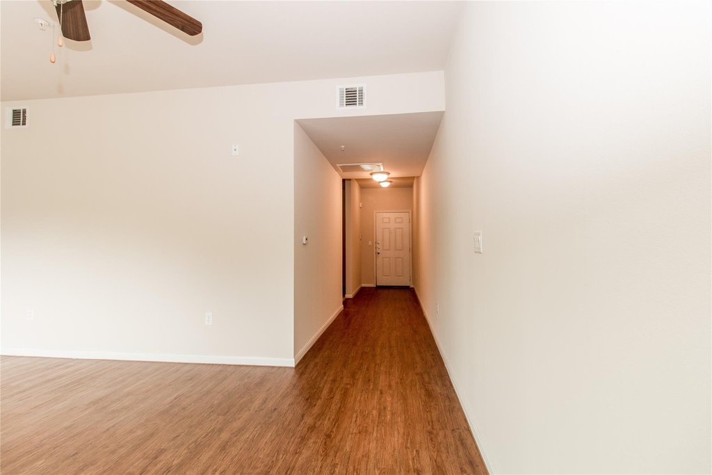 1401 E East 4th St - Photo 4