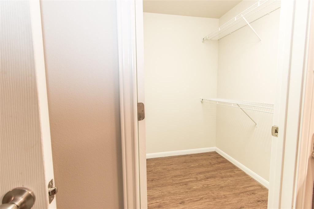1401 E East 4th St - Photo 8