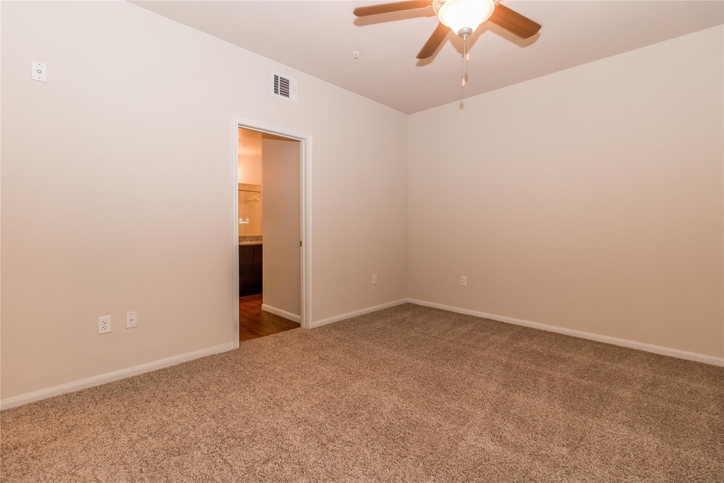 1401 E East 4th St - Photo 5