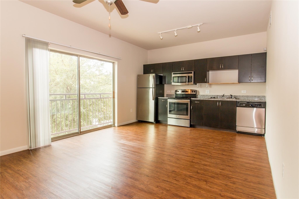1401 E East 4th St - Photo 2
