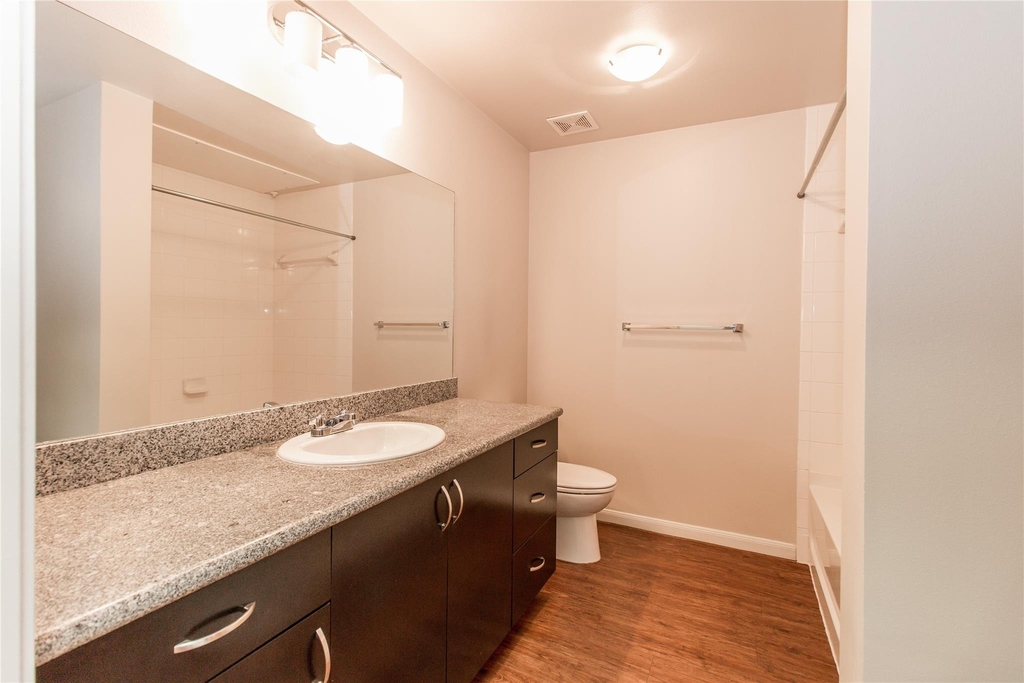 1401 E East 4th St - Photo 6