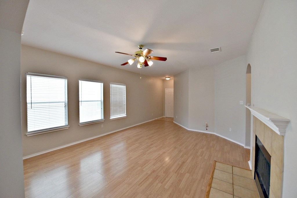 2106 Charlotte Estates Dr - Photo 3