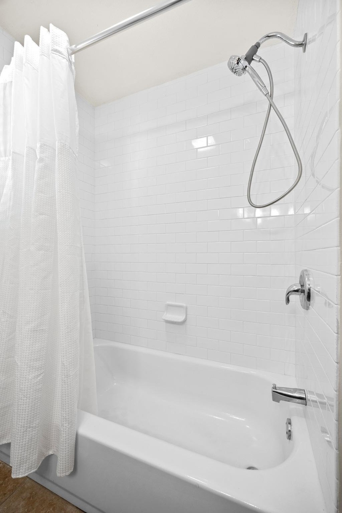 8600 Hathaway Dr - Photo 12