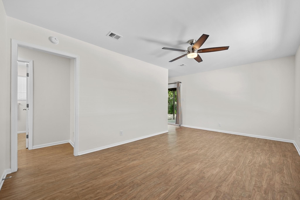 8600 Hathaway Dr - Photo 7