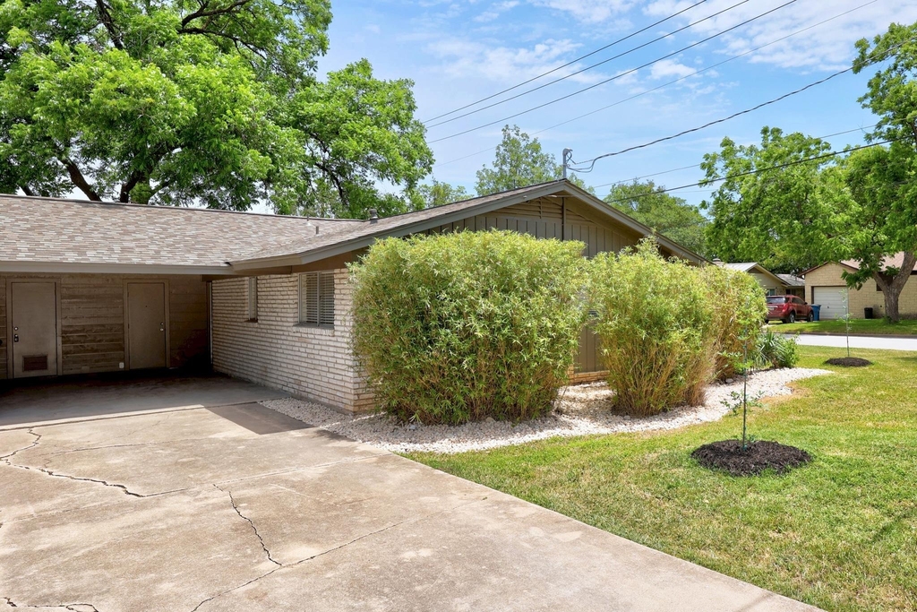 8600 Hathaway Dr - Photo 17