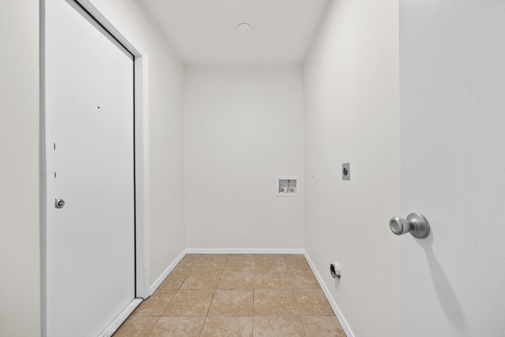 8600 Hathaway Dr - Photo 19