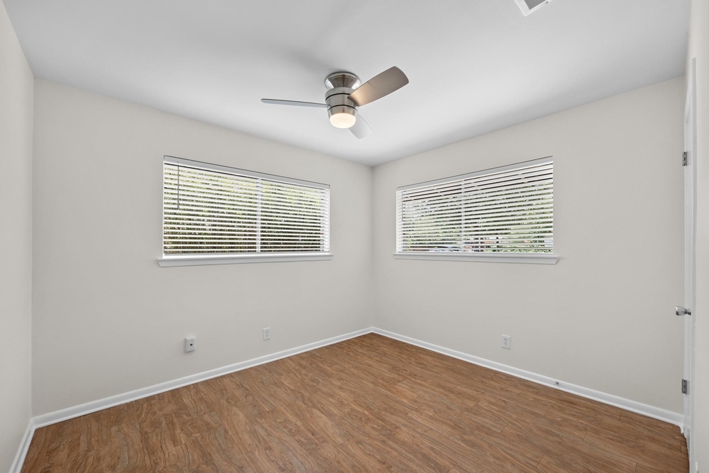 8600 Hathaway Dr - Photo 14