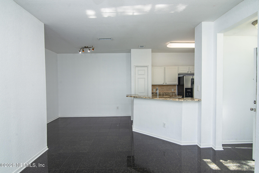 13703 Richmond Park Drive - Photo 11