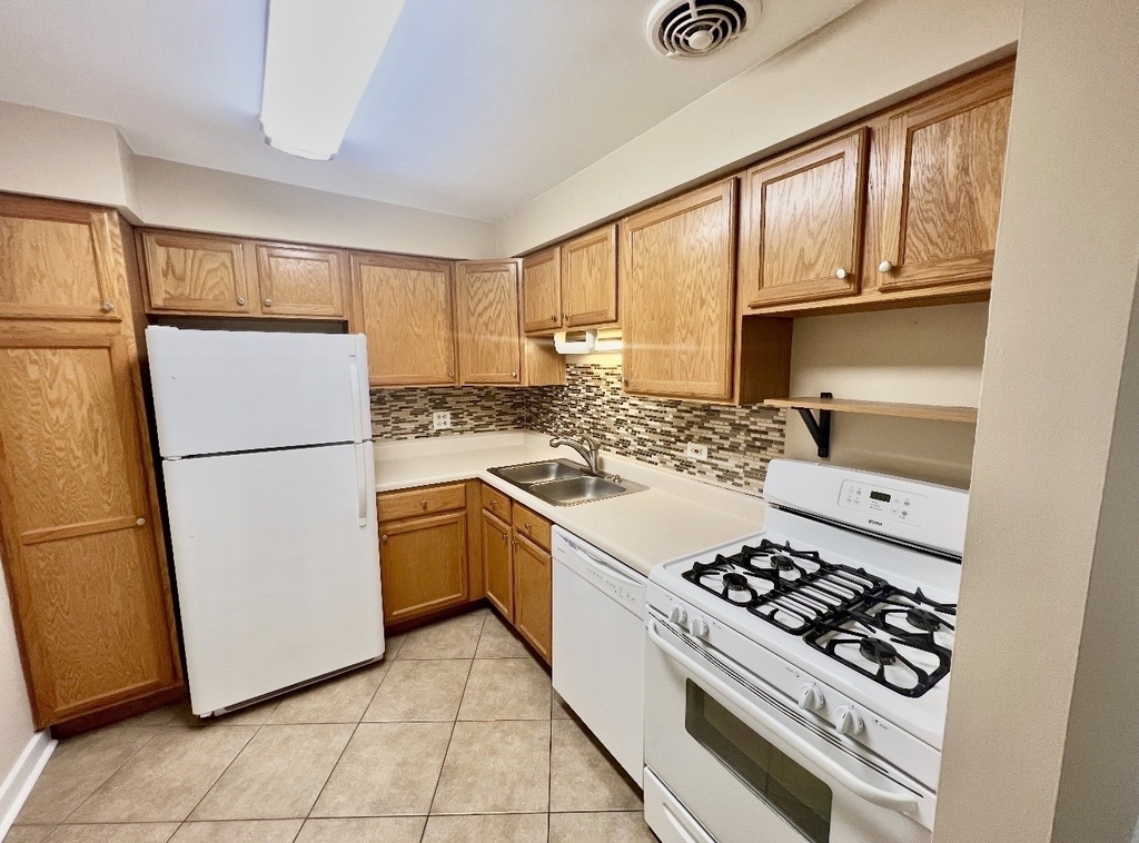 1461 N Winslowe Drive - Photo 5