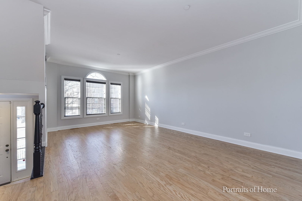 850 Shandrew Drive - Photo 3