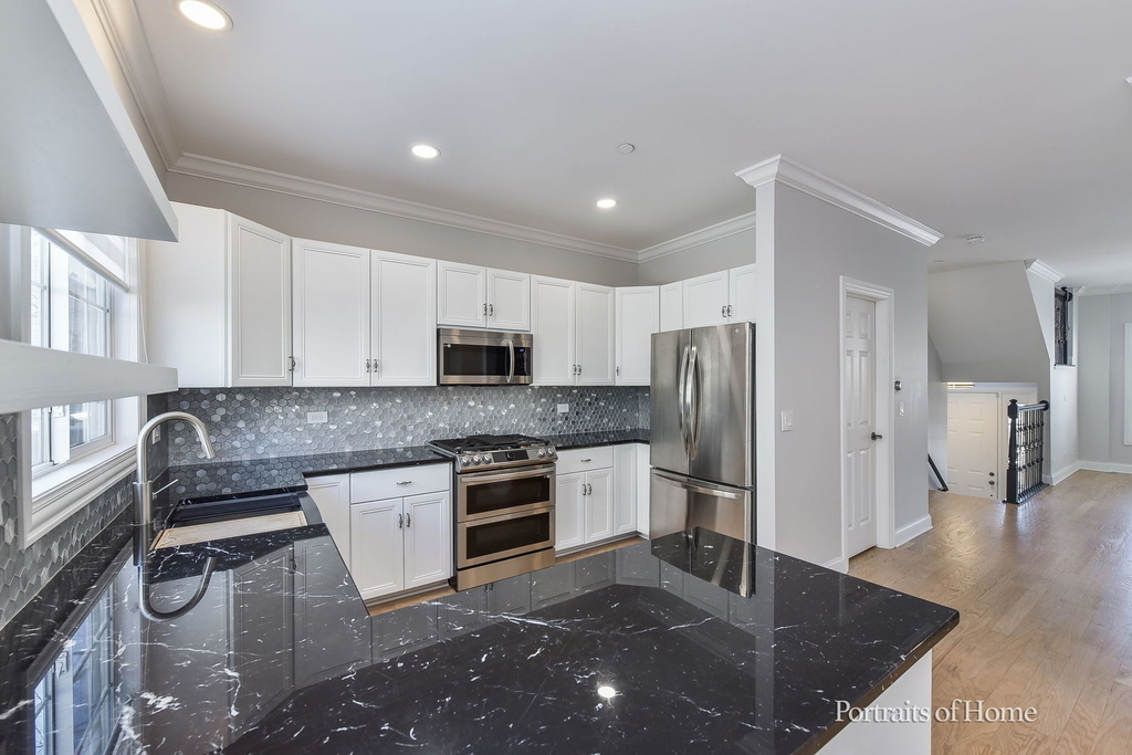 850 Shandrew Drive - Photo 7