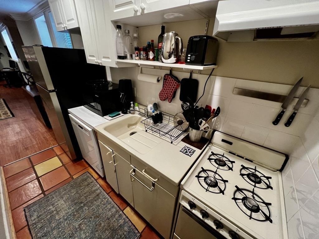 544 E Ponce De Leon Avenue - Photo 2