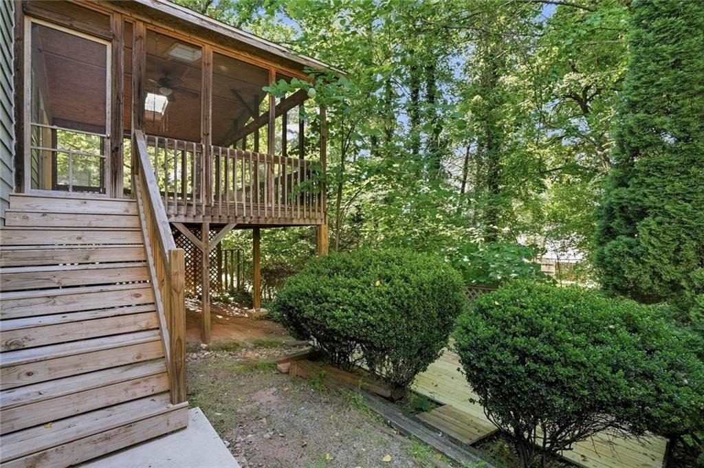 360 Landing Entry - Photo 22