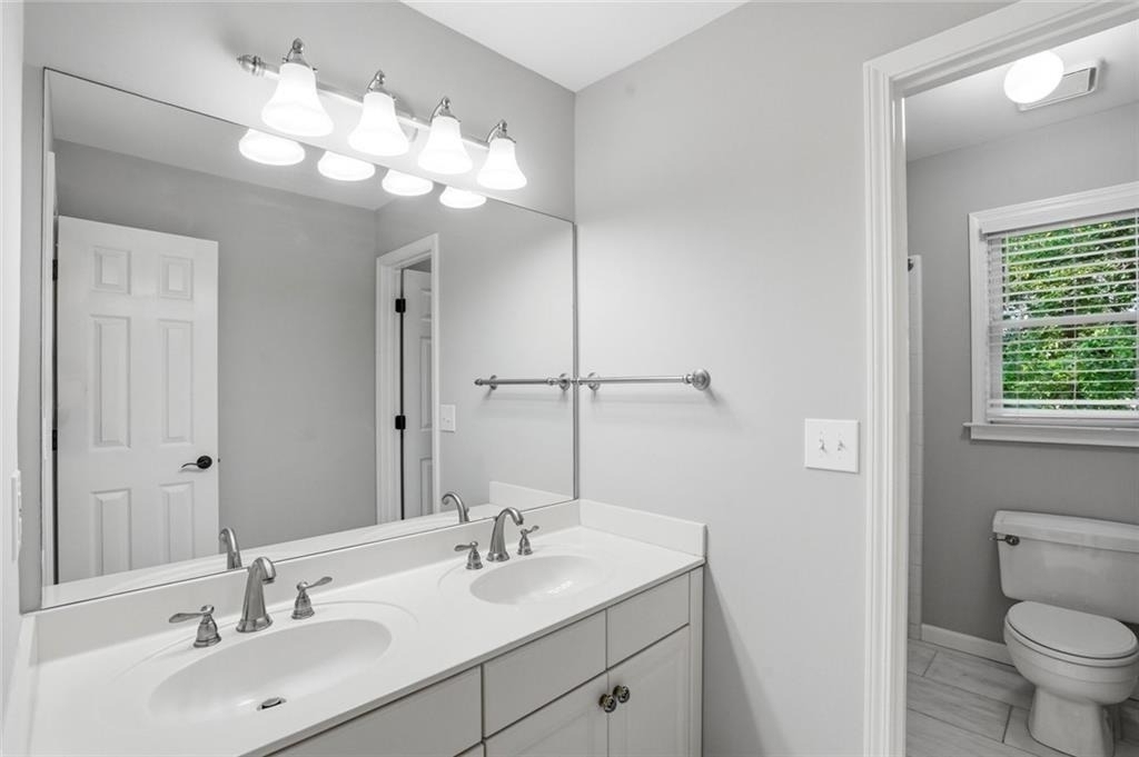 360 Landing Entry - Photo 17