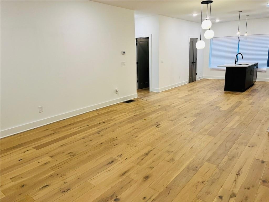 1445 Walker Pl Se - Photo 3