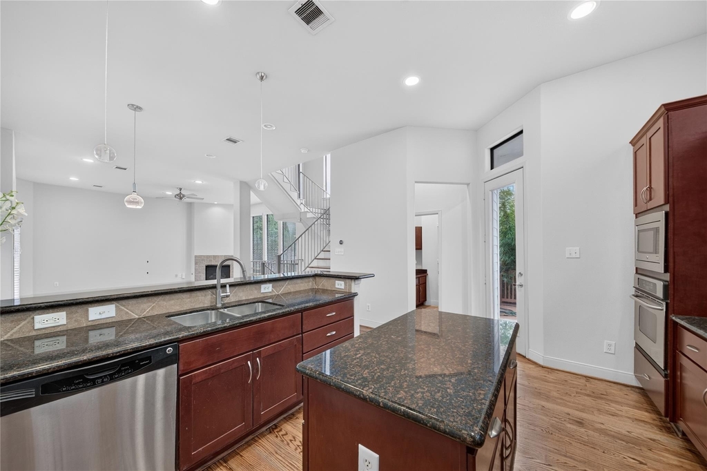 818 Lester Street - Photo 18