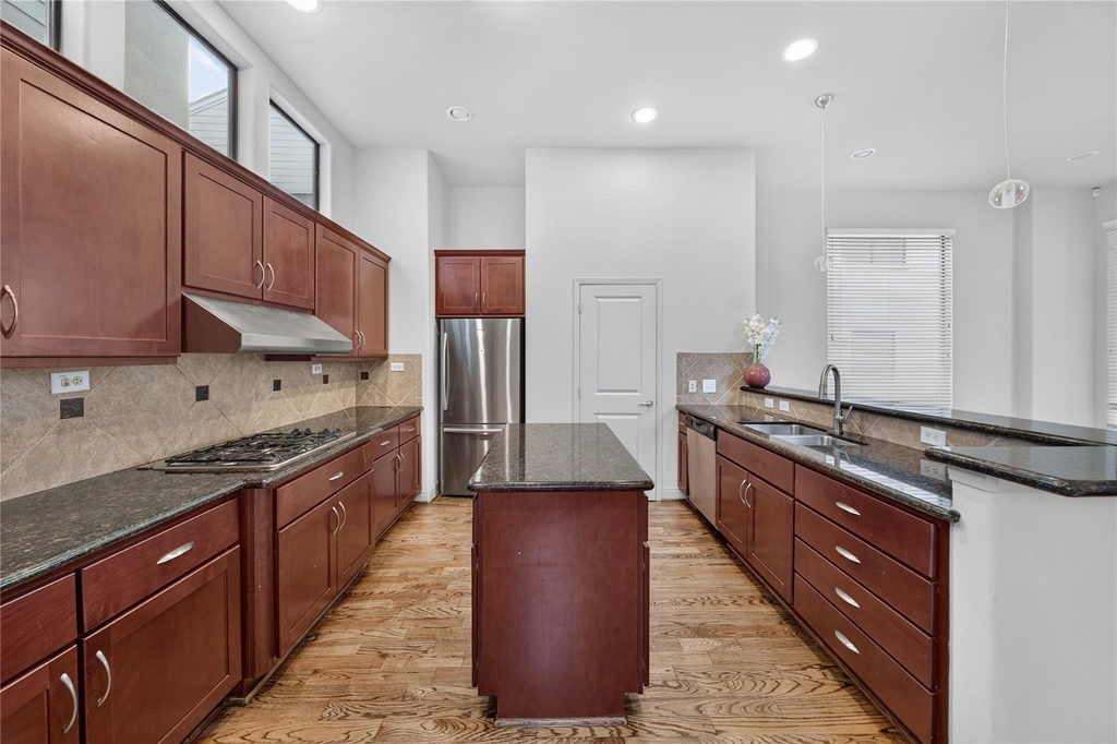818 Lester Street - Photo 16