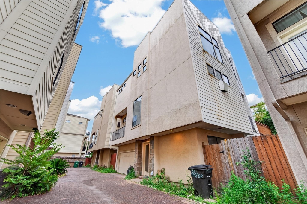 818 Lester Street - Photo 1