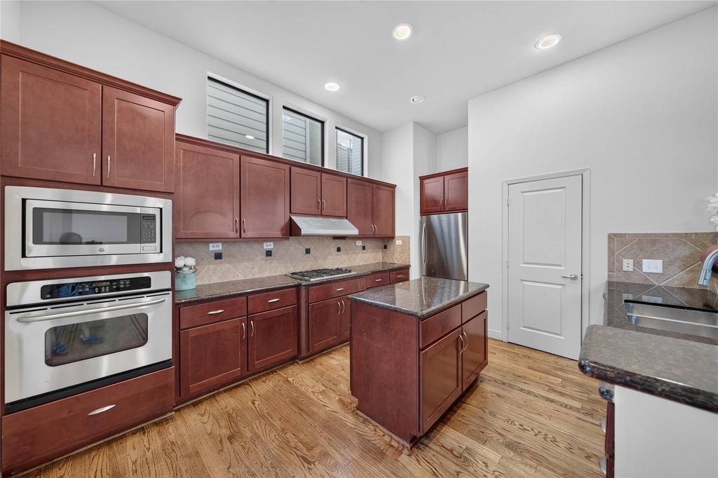 818 Lester Street - Photo 15