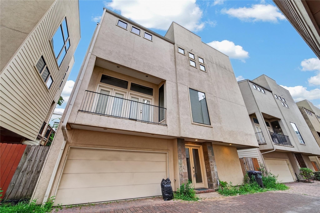 818 Lester Street - Photo 2
