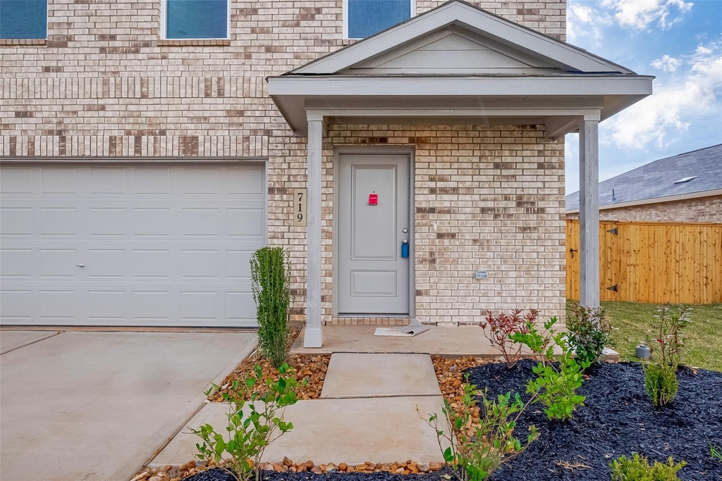 719 719 Falling Cave Dr - Photo 1