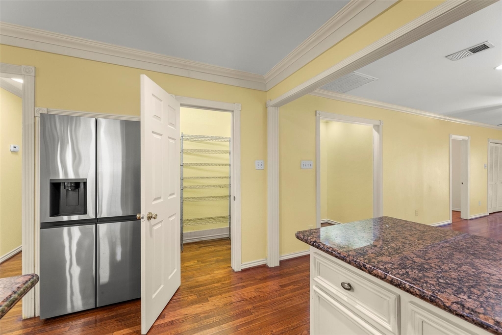 1535 W 25th Street - Photo 10