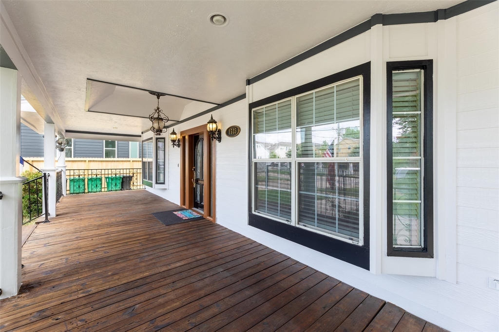 1535 W 25th Street - Photo 3