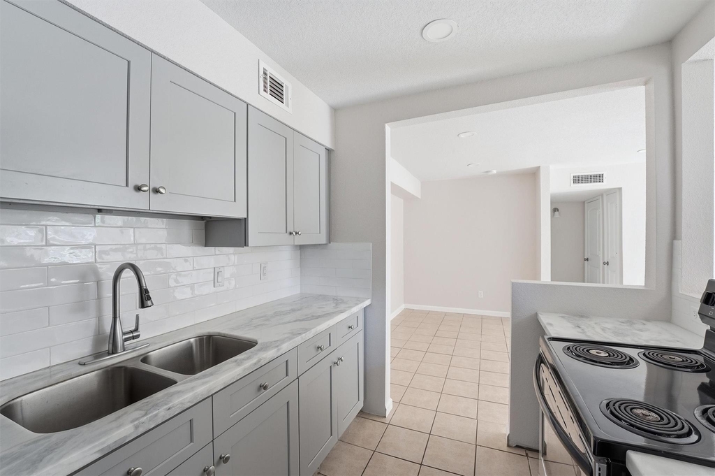 5667 Birchmont Drive - Photo 7