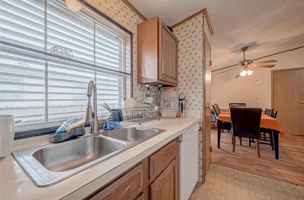 1201 Pampas Lane - Photo 2