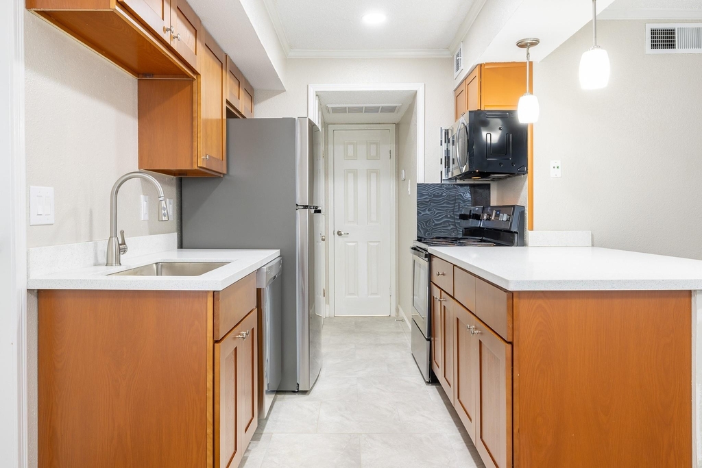 2750 Holly Hall Street - Photo 17