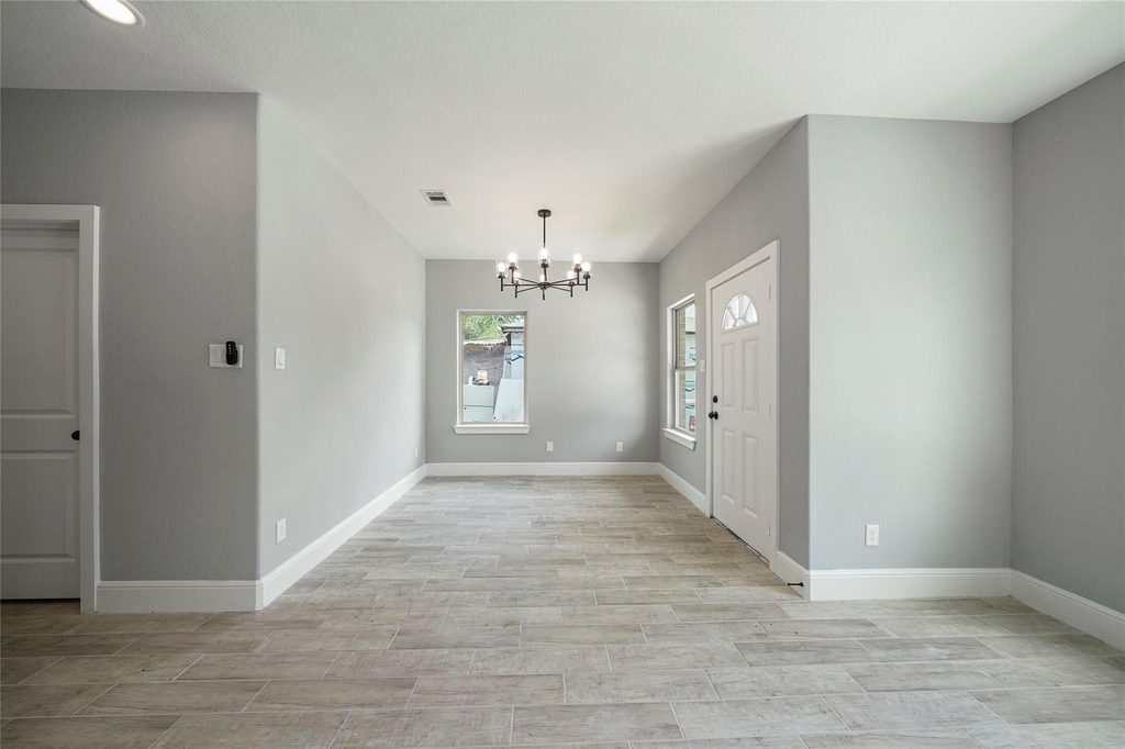 4205 Elmwood Street - Photo 9