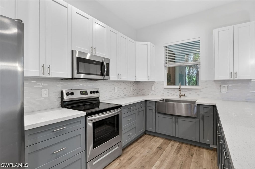 2745 22nd Avenue Ne - Photo 3