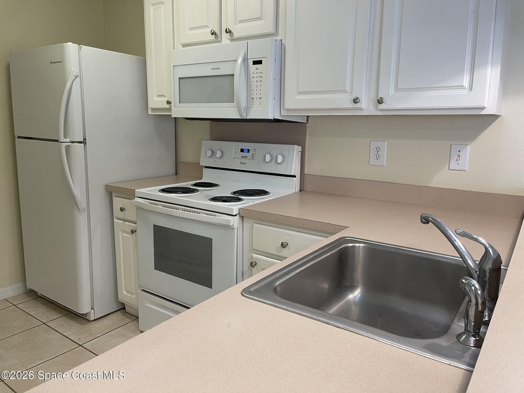 1495 Malibu Circle Ne - Photo 2