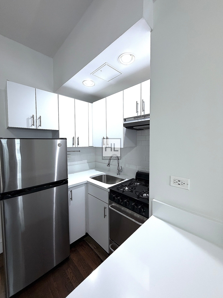 East 46th Street - Photo 1