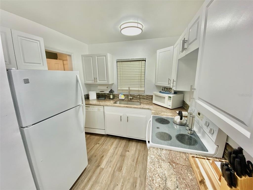 1222 Villa Lane - Photo 12