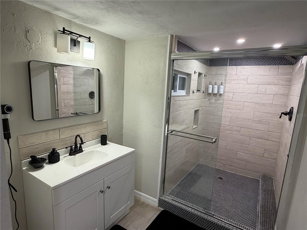 370 Hand Ave - Photo 27