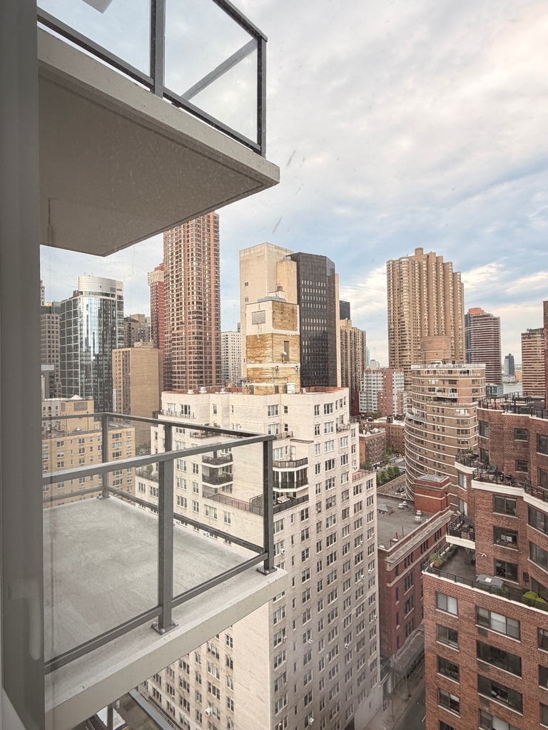 162 East 36th Street - Photo 10