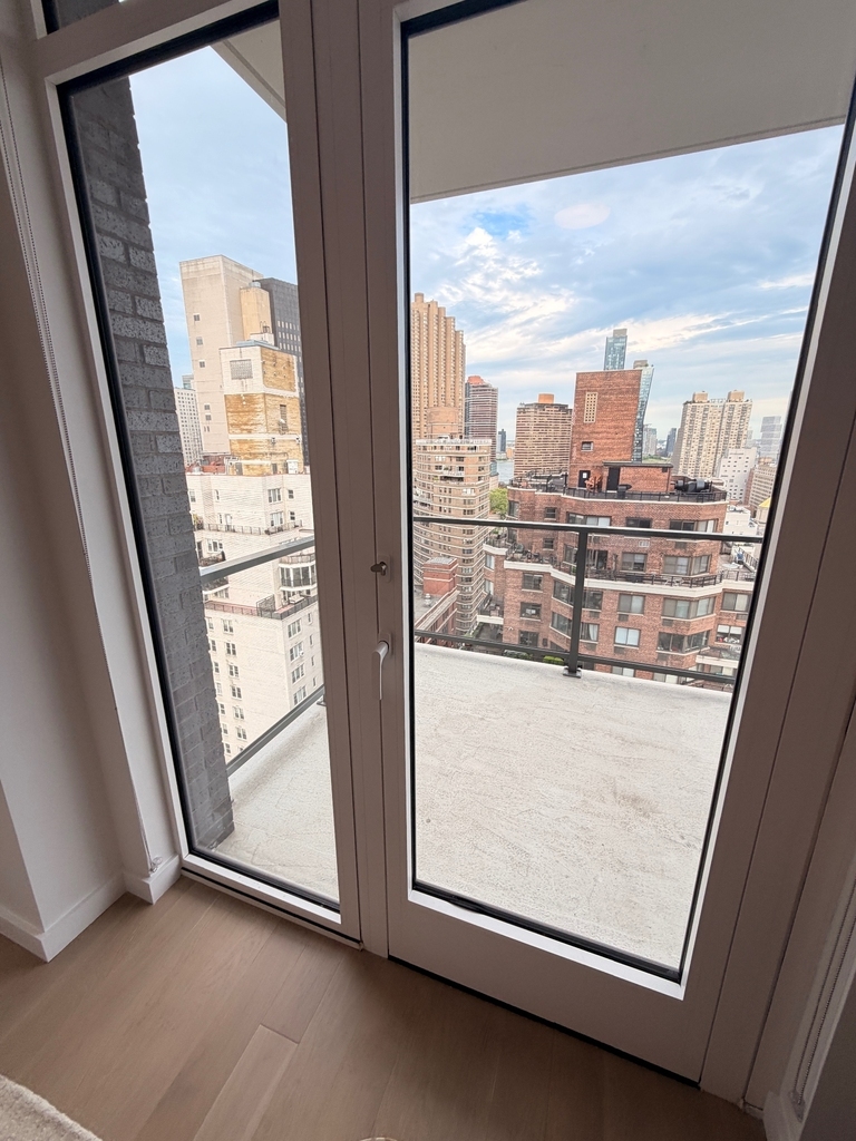 162 East 36th Street - Photo 14