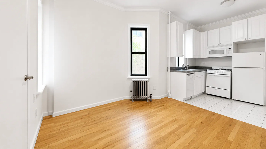  East 38th Street - Photo 1