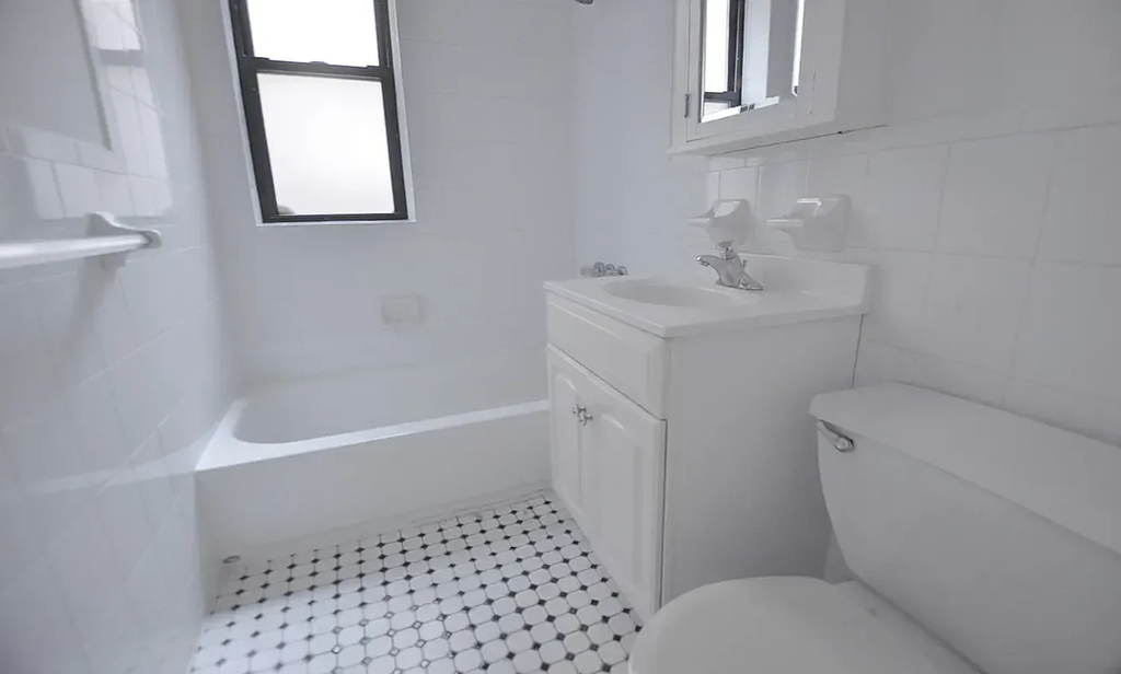 East 38th Street - Photo 4