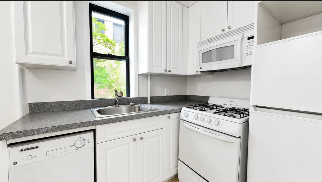  East 38th Street - Photo 2