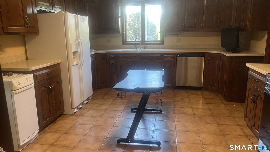 79 Farmington Avenue - Photo 18