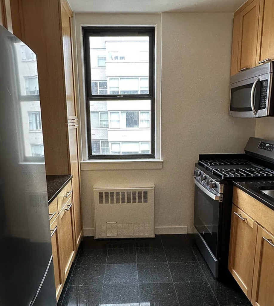 435 East 79th Street - Photo 2