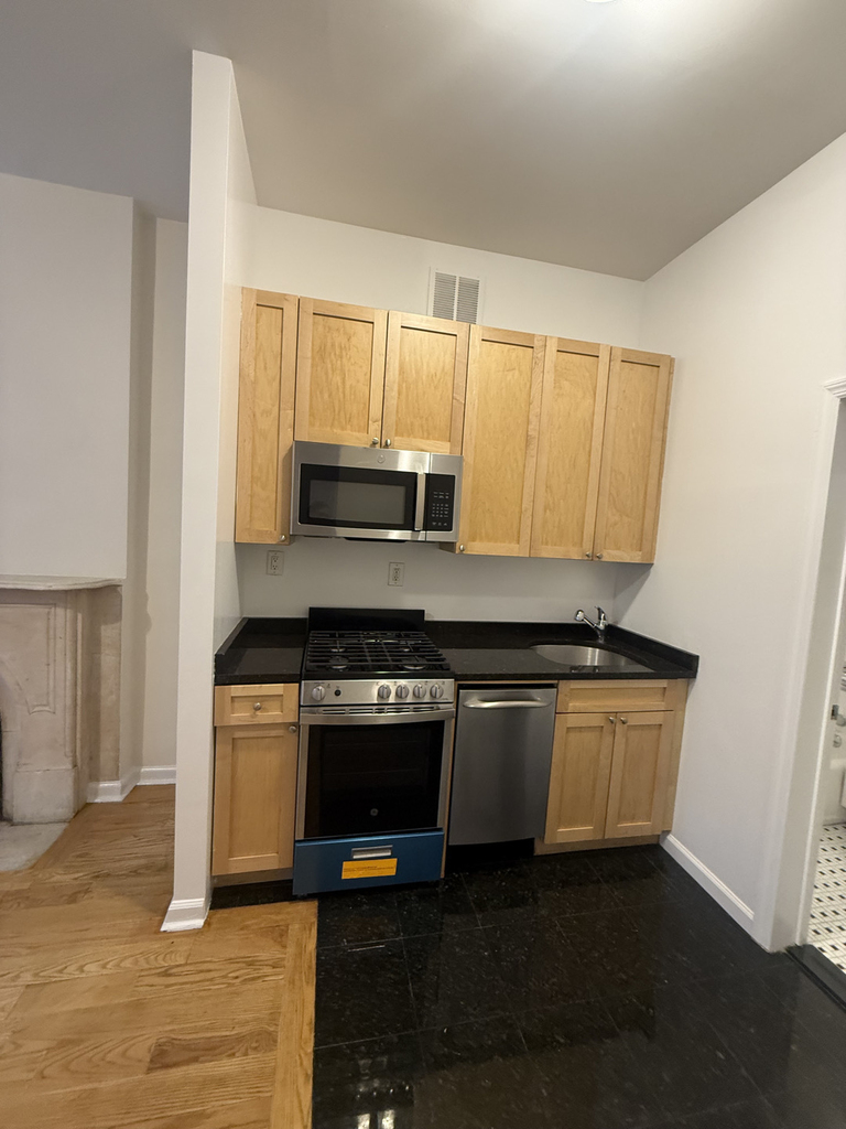 69 West 55th Street - Photo 5