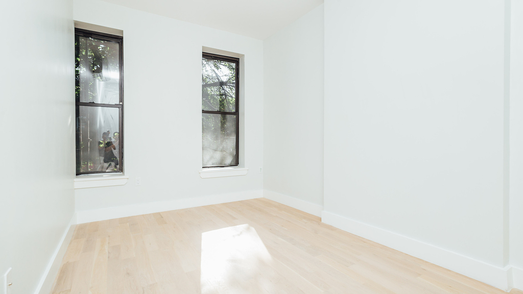 86 Clinton Ave - Photo 2